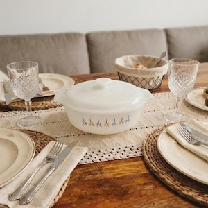 Plat à four vintage Fire-King, cocotte en verre opal blanc 1-1/2 QT avec couvercle d'origine, Starburst