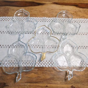 Set di 5 ciotoline vintage in vetro pressato a forma di foglia, con 3 scomparti per condimenti.