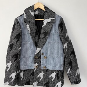 Einzigartiger Patchwork-Blazer aus Denim, umgearbeitete Jacke aus Stoffmix, Oversize-Mantel im Hahnentrittmuster, Originaldesign