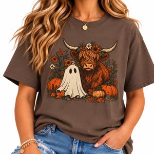 ハロウィンの幽霊牛シャツ、ハイランド牛の秋のTシャツ、ウエスタンの不気味な季節のTシャツ、パンプキンパッチのグラフィックTシャツ、10月のトリックオアトリートギフト