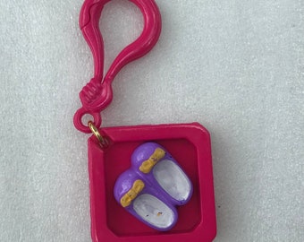 80s Fuschia Dancing Shoes Keychain. Vintage Girly Shoes Plastic Key Holder. Kitschy Cute Tiny Ribbon Shoes. Retro Gift for girl. Back to 80s