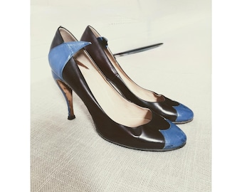 Décolleté Fendi Made in Italy in pelle color block, blu e marrone