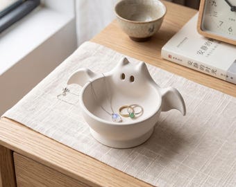 Plato de resina con forma de murciélago blanco, bandeja para joyas y anillos con forma de fantasma, organizador multiusos de Halloween, llavero de tocador, plato decorativo espeluznante y adorable.