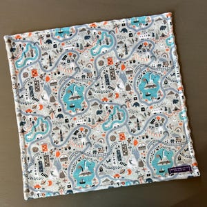 Carte fantastique minky lovey. Petit doudou pour bébé ou enfant en bas âge. 17 x 17 pouces. Tapis de jeu, cadeau de baby shower, souvenir, décoration d'intérieur.