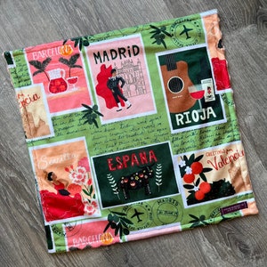 ESPAGNE minky lovey. Petit doudou pour bébé ou enfant en bas âge. 18 x 17 pouces. Cartes postales espagnoles. Souvenir, décoration, cadeau.