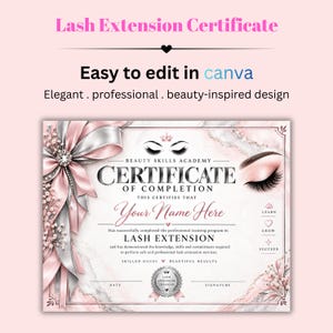Op de afbeelding: Een rechthoekig certificaatsjabloon voor wimperextensions in roze en zilver met een grote strik aan de linkerkant, een kroonpictogram en illustraties van gesloten ogen. De tekst luidt Beauty Skills Academy Certificate of Completion.