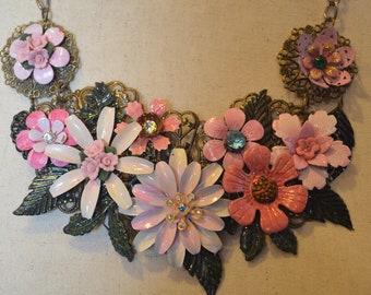 Metal flower necklace