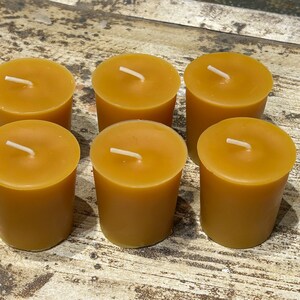 Beeswax Flat Top Votives Pure Beeswax Candles directly from the Beekeeper Bild 5