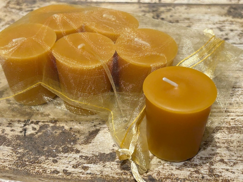 Beeswax Flat Top Votives Pure Beeswax Candles directly from the Beekeeper Bild 1