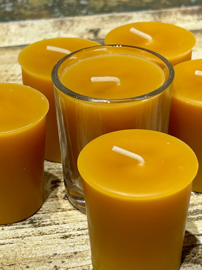 Beeswax Flat Top Votives Pure Beeswax Candles directly from the Beekeeper Bild 6