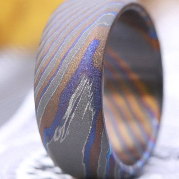 Anillo Timascus Negro: Banda Mokuti con Borde Biselado