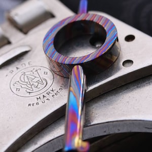 Timascus, Titanium damascus handcuff key image 1