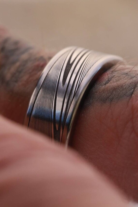 New*7mm Center Titanium and damasteel titanium lined, Stainless Damascus (damasteel) wood-grain pattern titanium ring woodgrain customizable