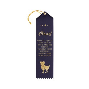 Ruban DE prix d’anniversaire ARIES. Cadeau d’anniversaire de zodiaque. Carte d’anniversaire du zodiaque. Drôle ruban de récompense adulte. Ruban de prix adulte.