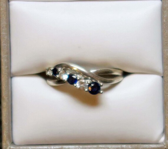 Ring Preowned Size 6 1/2 - A Cluster of Beautiful… - image 2
