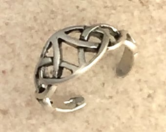 Celtic Triquetra Toe Ring • 925 Sterling Silver Toe Ring • Trinity Knot Toe Ring • Adjustable Toe Ring • Beach Jewelry • Yoga Jewelry