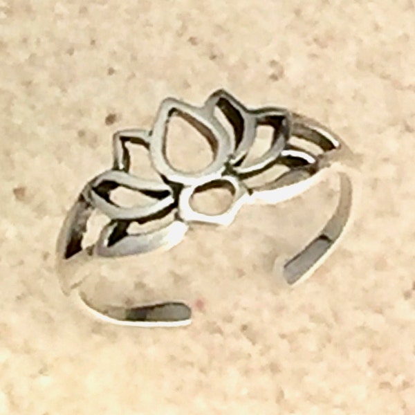 Lotus Flower 925 Sterling Silver Toe Ring • Adjustable Toe Ring • Beach Jewelry • Toe Jewelry • Foot Jewelry • Summer Jewelry • Yoga Jewelry