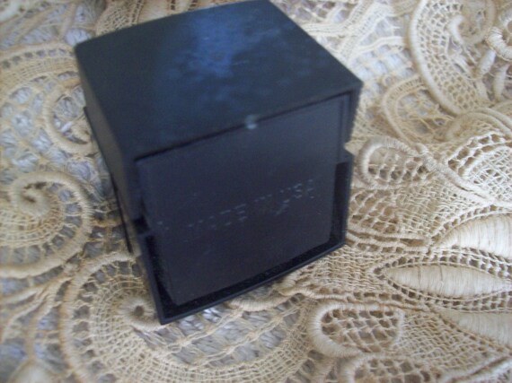 Vintage Plastic Presentation Ring Box / Storage /… - image 3