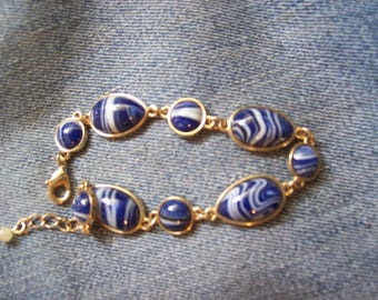 Blue White Striped Tear Round Bead Bracelet – Gold Toned, Signed NRQ