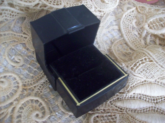 Vintage Plastic Presentation Ring Box / Storage /… - image 2