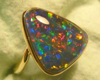 Womens Opal Ring Ladies 14ct Yellow Gold Free Form Gem Grade Triplet. item 200115.