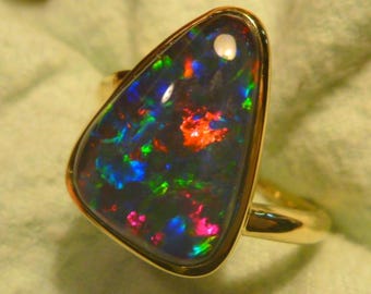 Womens Opal Ring Ladies 14ct Yellow Gold Free Form Gem Grade Triplet. item 200129.