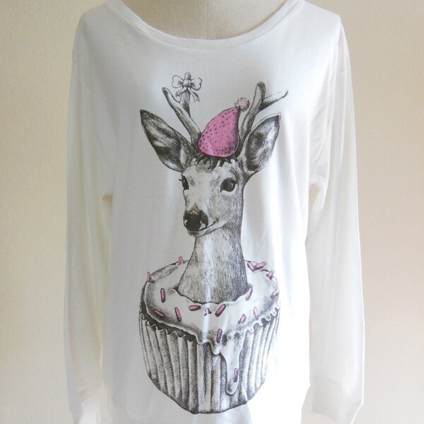 Deer Happy New Year Cupcake Funny Animal Style Women t-shirt Animal T-Shirt Sweater Long Sleeved White Sweatshirt Screen Print Size L