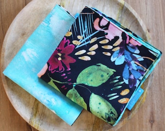 serviettes de table  napkin en tissu - gros fleurie aquarelle et motif teinture turquoise- lunch éco-responsable - vendue à l'unité