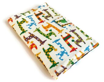 Protective case for health and vaccination booklet Quebec format with girafe pattern