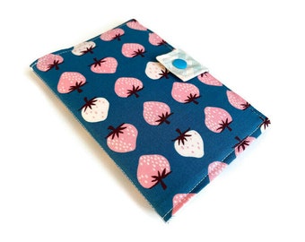 Protective case for health and vaccination booklet Quebec format with strawberry pattern