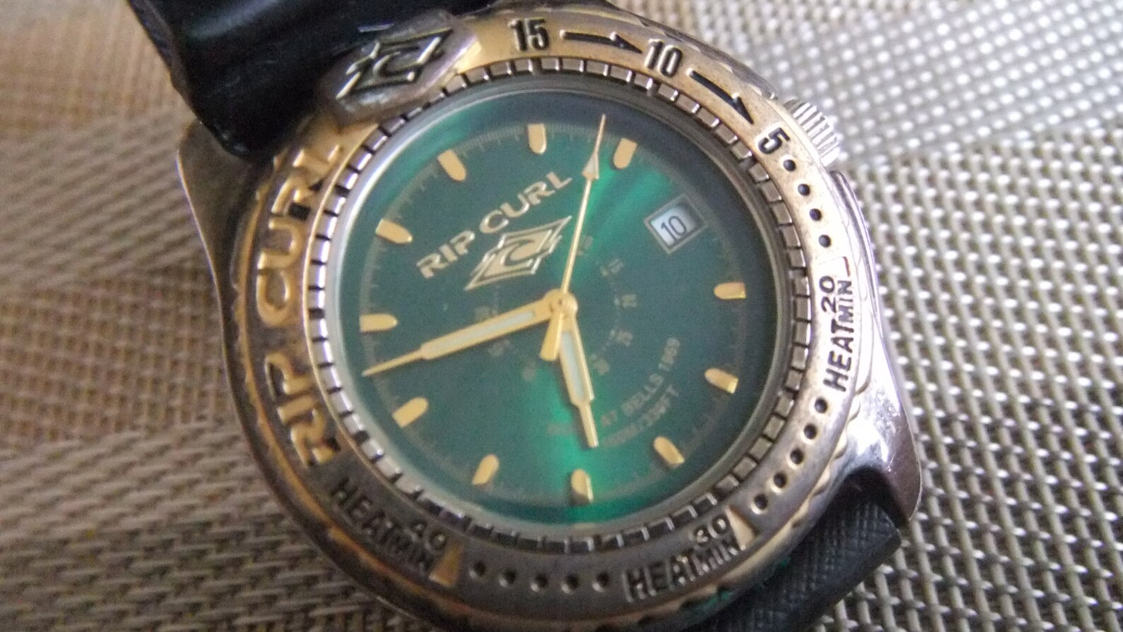 rip curl surf watch ocean technology