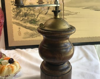 Vintage Tre Spade Coffe Grinder wood & Metal Italian made hand crank grinder original lable