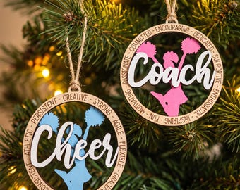 Decorazione natalizia personalizzata per cheerleader, ornamento di Natale personalizzato per cheerleader, regalo per l'allenatore di cheerleader, regalo per la squadra di cheerleader della serata senior con nome e anno