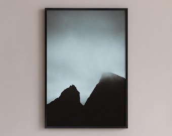Stampa "Silhouette di montagna nebbiosa": fotografia minimalista e suggestiva (download digitale)