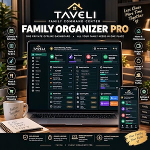 Op de afbeelding: Een digitaal familie-organisatiedashboard weergegeven op een laptop- en smartphonescherm, met secties voor agenda, taken, klusjes, maaltijden, budget en sparen. De interface maakt gebruik van een donker thema met witte tekst.