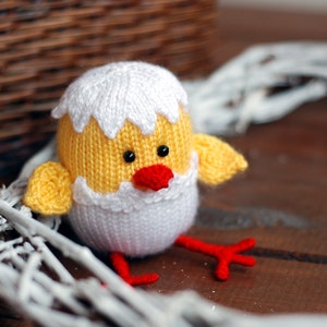 Easter chicken hatched from the egg - pdf knitting pattern /knitted in the round/. Easter Ornament.