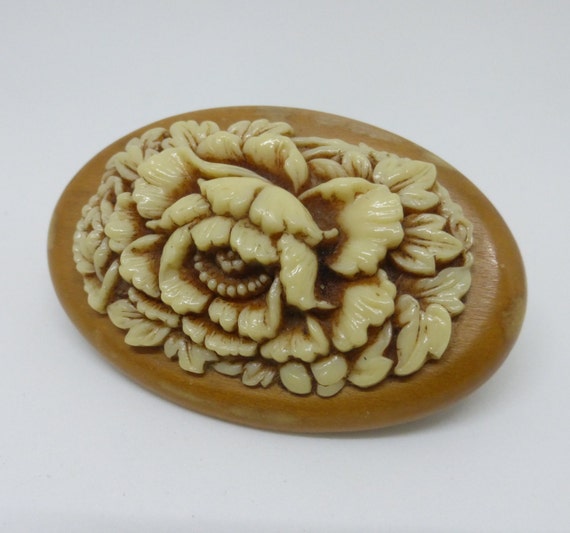 Vintage 1940's Japanese Molded Celluloid Oval Ros… - image 2