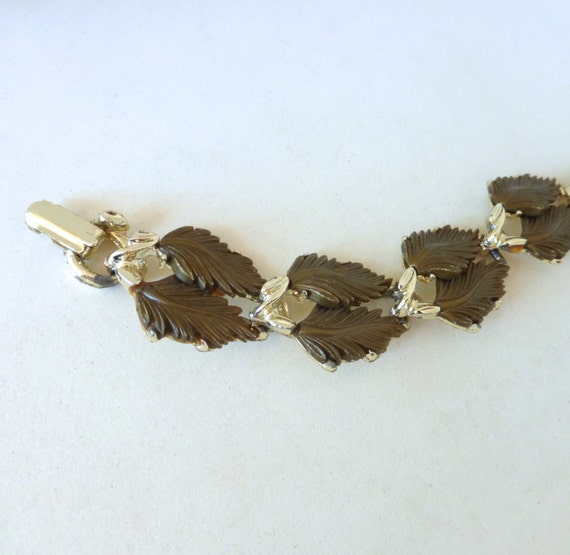 Vintage 1940's Lucite Brown Leaves and Gold Chunk… - image 4