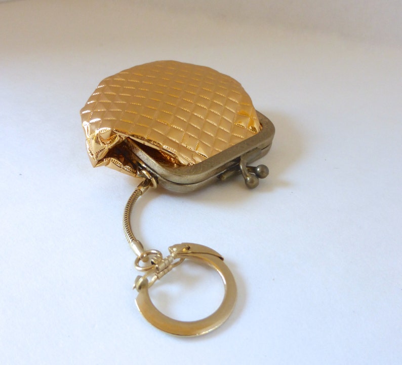 Vintage 1960/'s Gold Quilted Change Purse Pouch Keychain with Kiss Clasp in Original Round Box