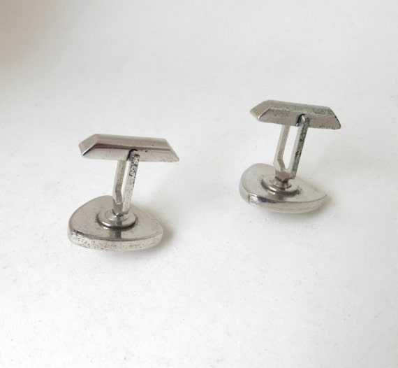 Men's Vintage 1950's Silver Engraved Triangular C… - image 4