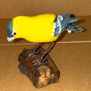 Vintage Handmade Carved Wood Goldfinch Bird Fowl 4” Bird Figurine Carylle’s