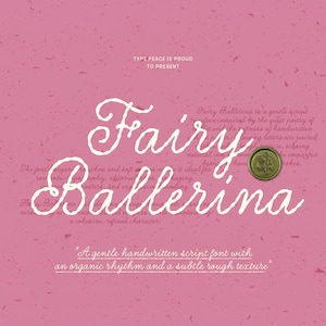 以下が含まれることがあります： ピンク色のグラフィックで、白い文字でFairy Ballerinaと筆記体で書かれています。画像にはType Peace is proud to presentというテキストと、有機的なリズムと繊細で粗い質感を持つ優しい手書き風フォント、そして金色のシールが含まれています。