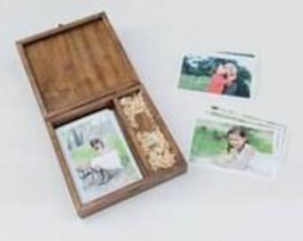 Rustikale, quadratische USB-Fotobox mit Klappdeckel (für 100 Fotos) Erinnerungsbox / Geschenk (USB-Stick nicht enthalten)