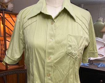 Vintage 70s Ladies Blouse or Top-Long Pointed Collar-Polyester-Button Front-Short Sleeve
