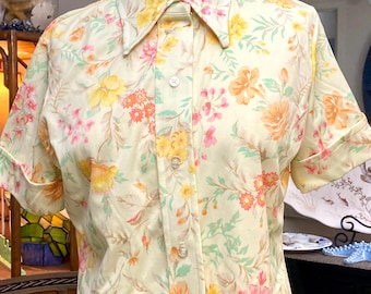 Vintage 70s Ladies Blouse or Top-Long Pointed Collar-Polyester-Button Front-Short Sleeve