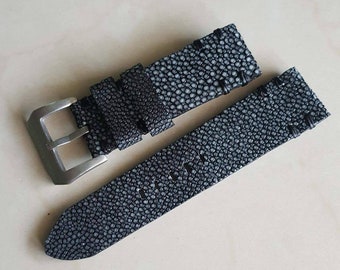 Cinturino per orologio in razza grigia fatto a mano con fibbia.