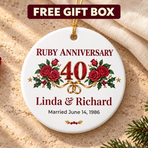 Adorno personalizado de cerámica para el 40.º aniversario con los nombres de la pareja, diseño Ruby Rose.