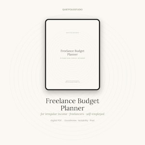 Può includere: Un tablet digitale che mostra un pianificatore di budget per redditi irregolari, liberi professionisti e lavoratori autonomi. Lo schermo mostra il titolo e il testo, con testo aggiuntivo sotto il tablet che recita Freelance Budget Planner.