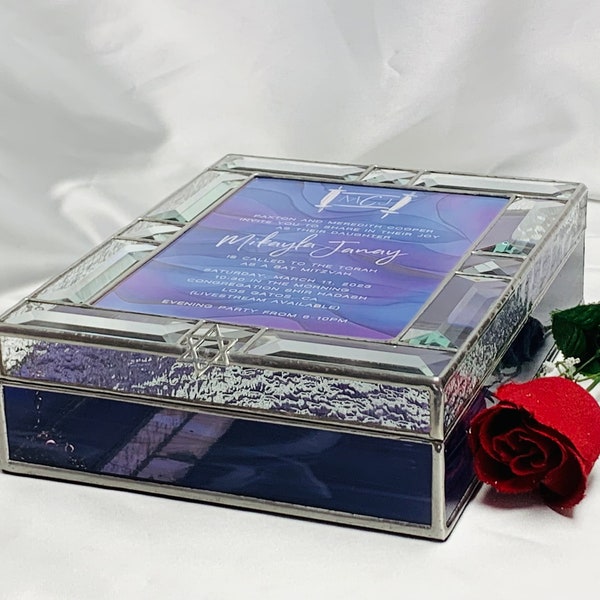 Invitación para Bat Mitzvá, caja de recuerdos de 5" x 7" en vitral.
