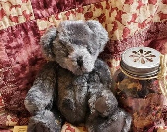 Oliver B. Bear O01,, Original, one of a kind, Handmade, Jointed, old fashioned, Collectible, Heirloom Teddy bear